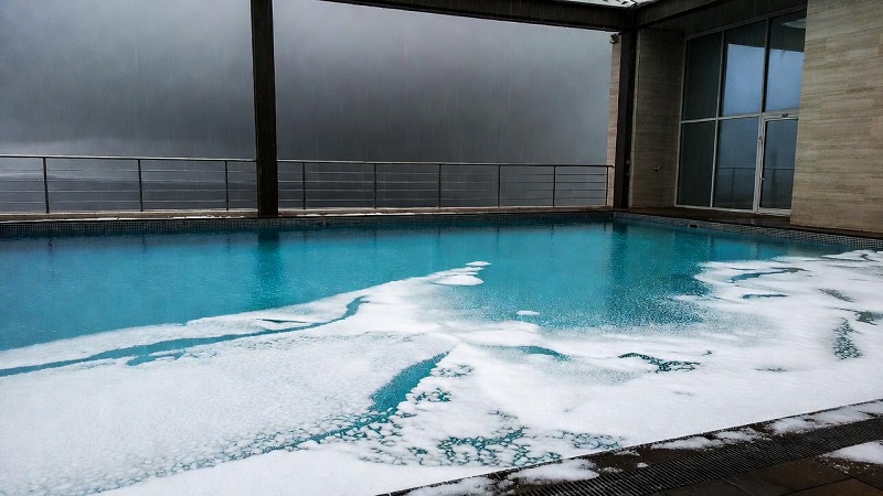 Salt pool after a storm: why SWG output lags and how to bridge with liquid