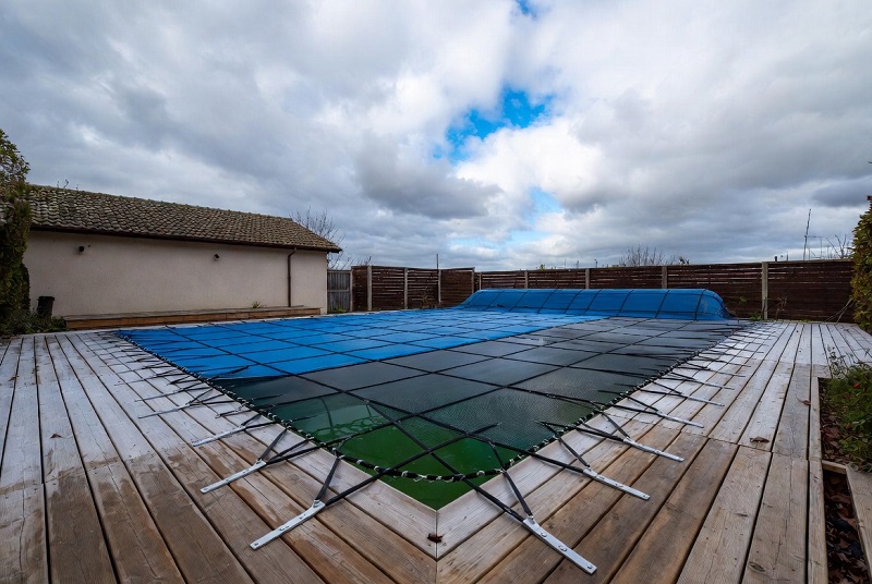Winter pool maintenance in mild climates: stay clear with less effort