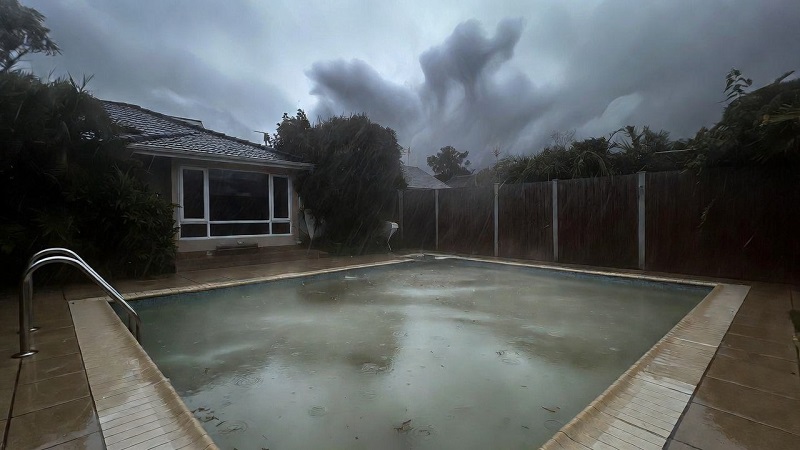 Vacuuming Fine Silt & Mud After a Storm: Vacuum-to-Waste vs Filter — How to Avoid Stirring Up the Pool