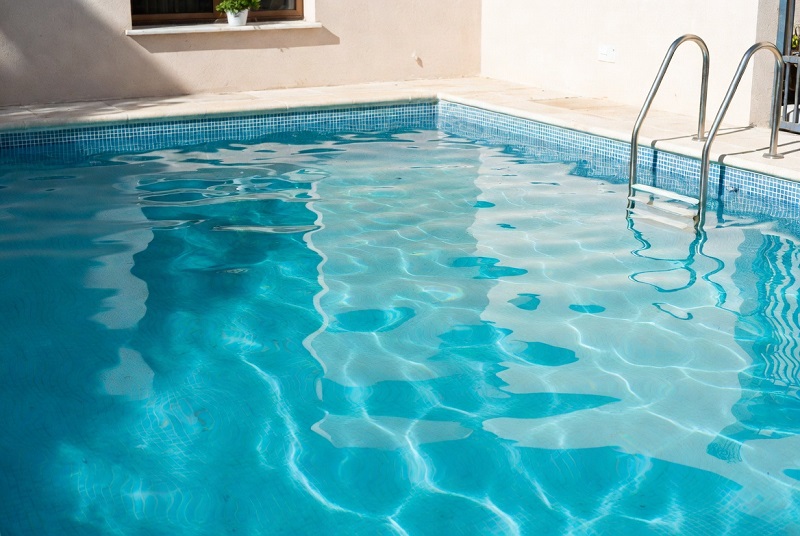 Phosphates in Pools: When They Matter, When They Don’t, and Why FC/CYA Still Wins